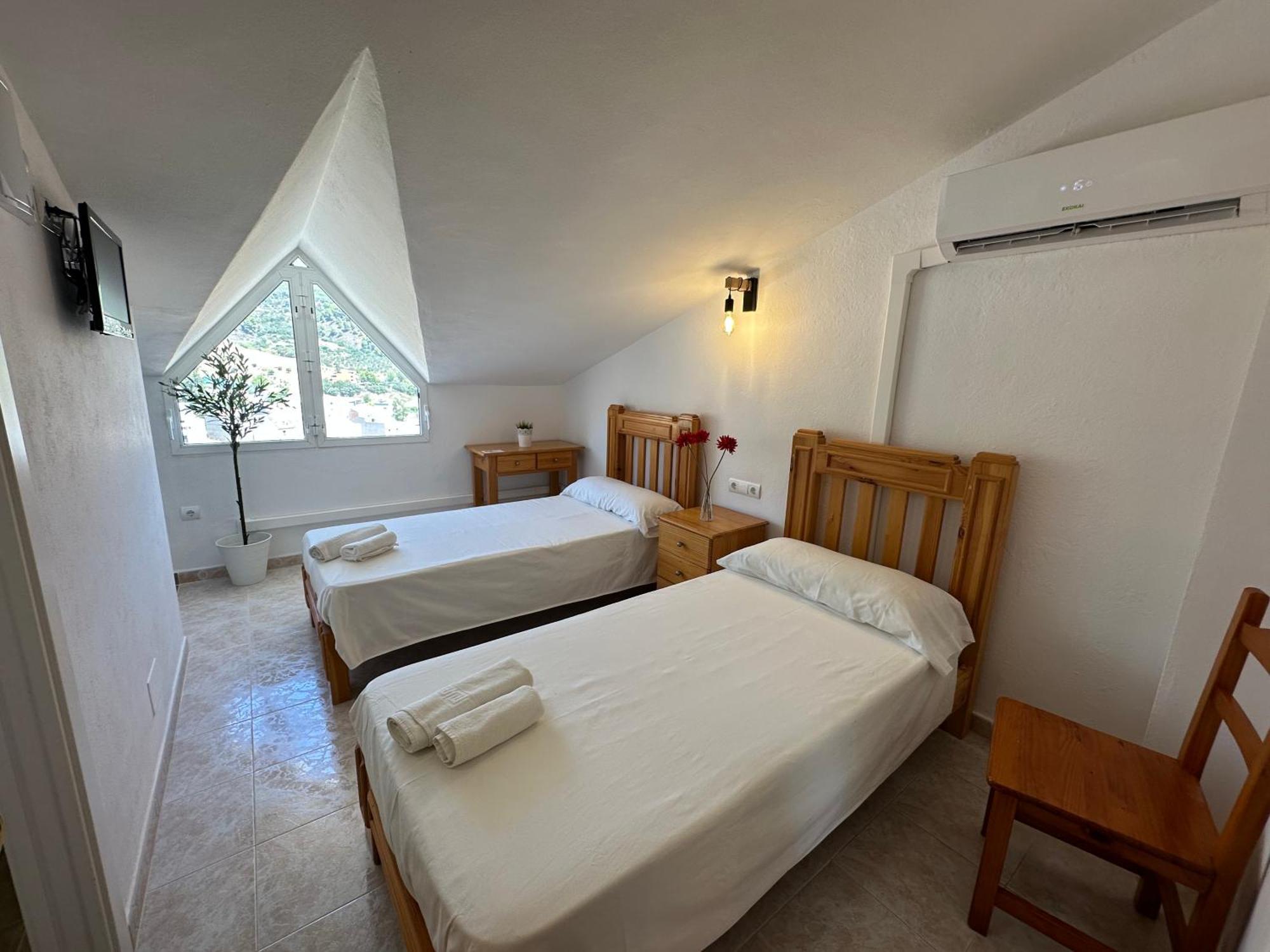 Hostal Sango Sierra De Las Nieves Alozaina Bagian luar foto