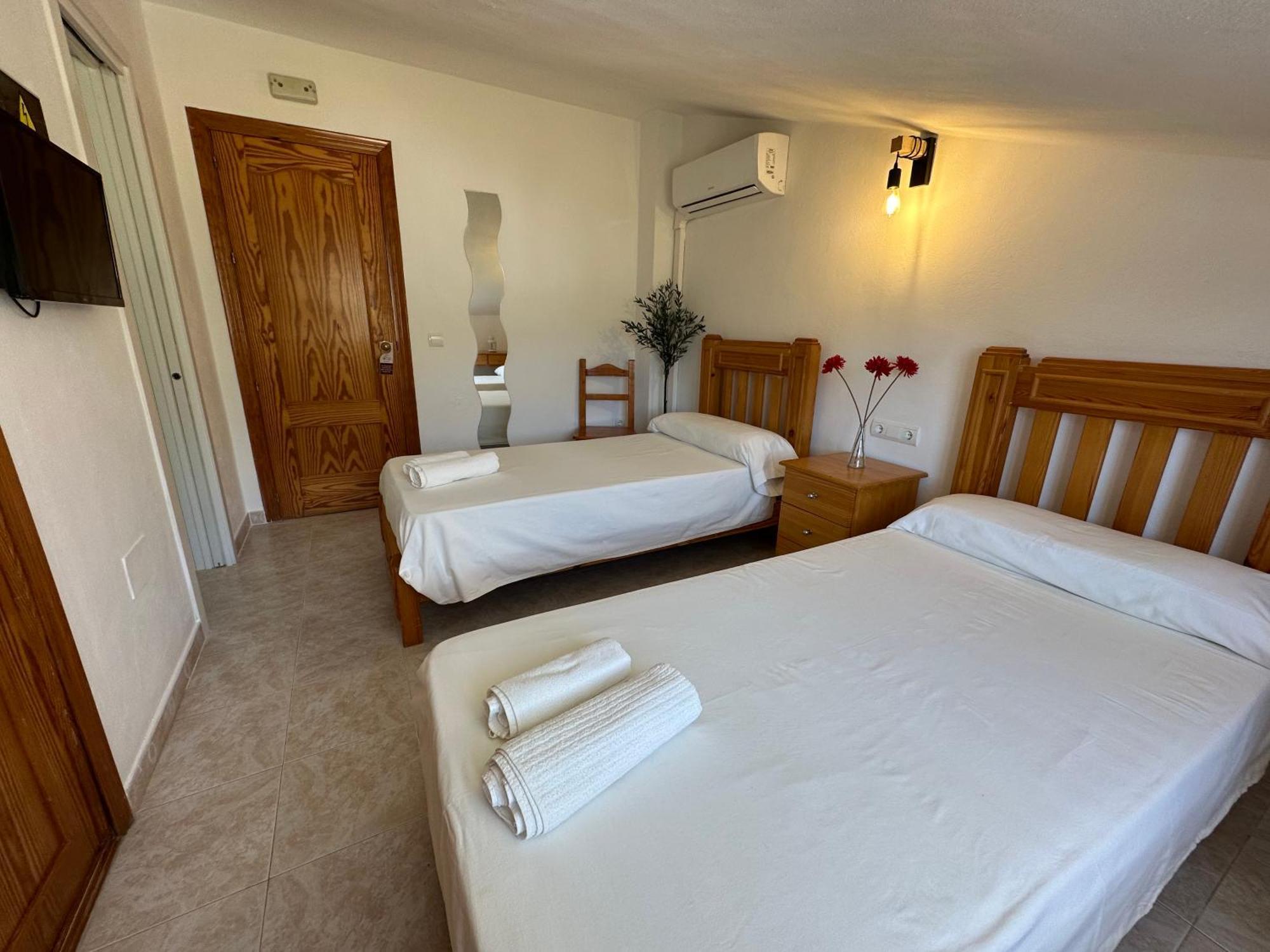 Hostal Sango Sierra De Las Nieves Alozaina Bagian luar foto